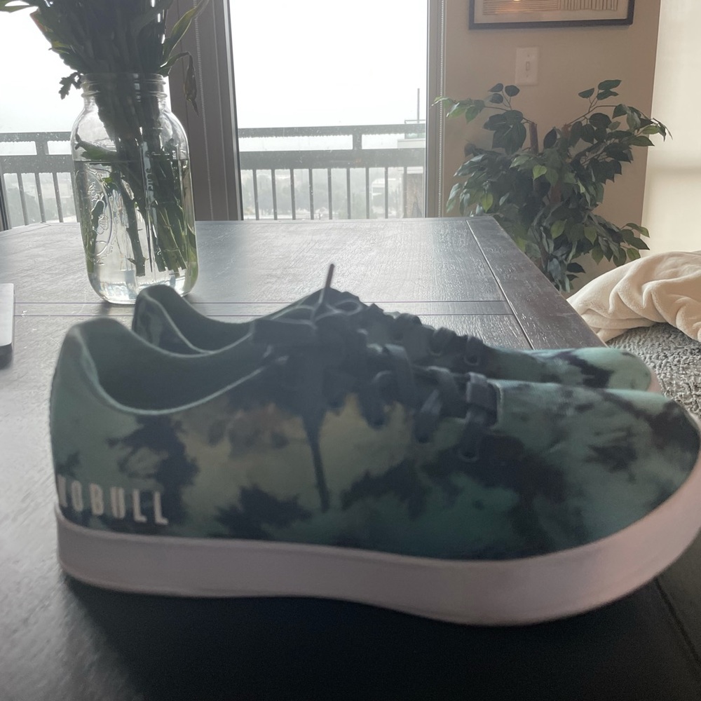 TEAL TIE-DYE CANVAS TRAINER
Nobull Project